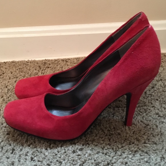 Like New Nine West Size 7 Red Heel - Picture 2 of 3